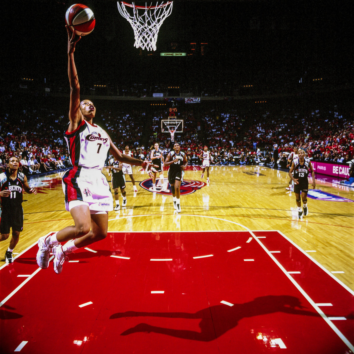 Tina Thompson goes in for a layup